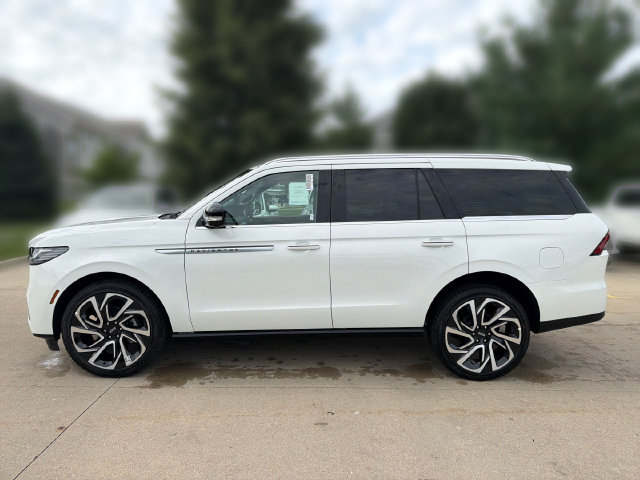 New 2026 Lincoln Navigator Reserve AWD/4WD image 10
