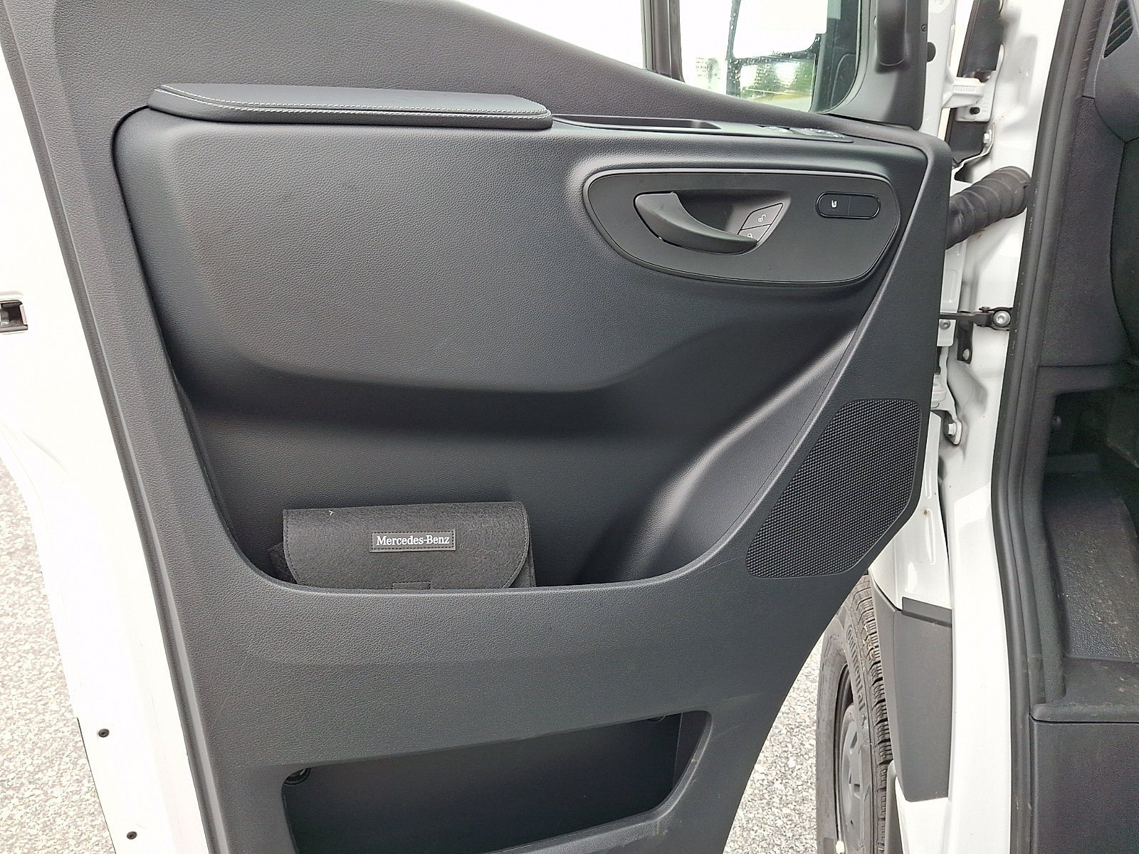 Used 2025 Mercedes-Benz Sprinter 2500 image 14