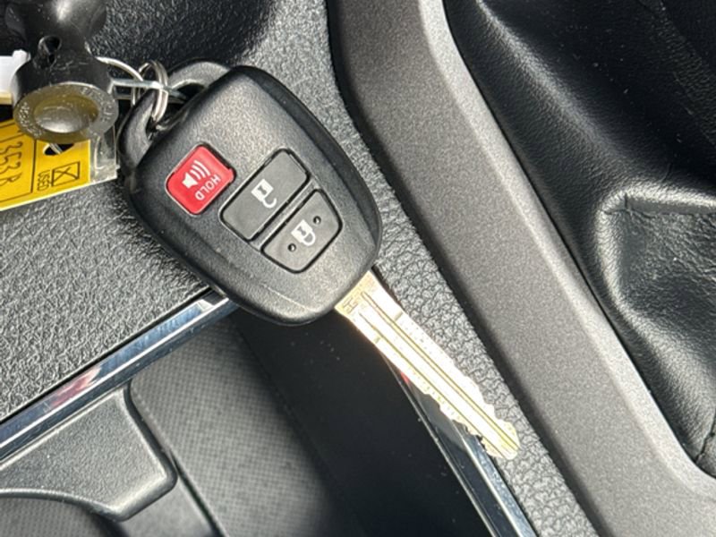 Used 2022 Toyota Tacoma TRD Off-Road w/ TRD Premium Off Road Package image 37