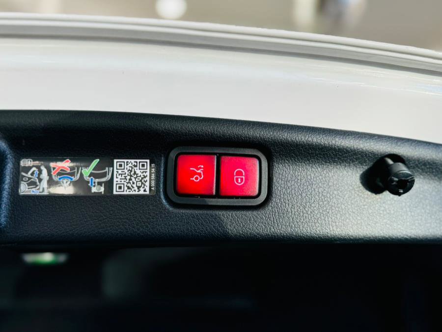 Used 2025 Mercedes-Benz C 300 4MATIC Sedan image 8