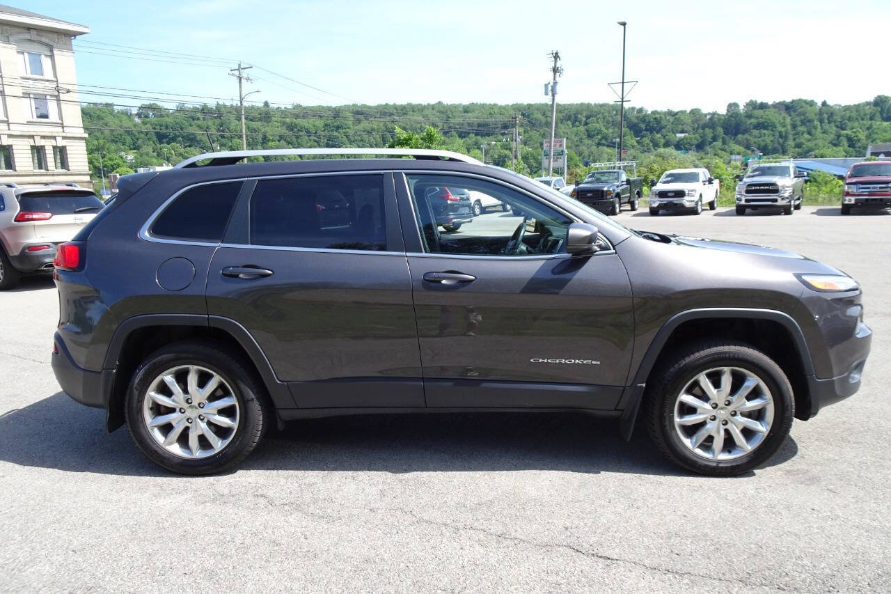 Used 2017 Jeep Cherokee Limited AWD/4WD image 5
