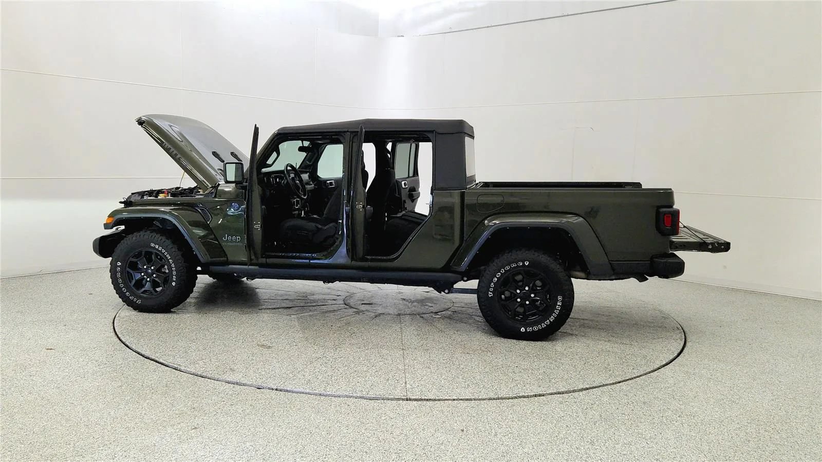 Used 2022 Jeep Gladiator Sport AWD/4WD image 12