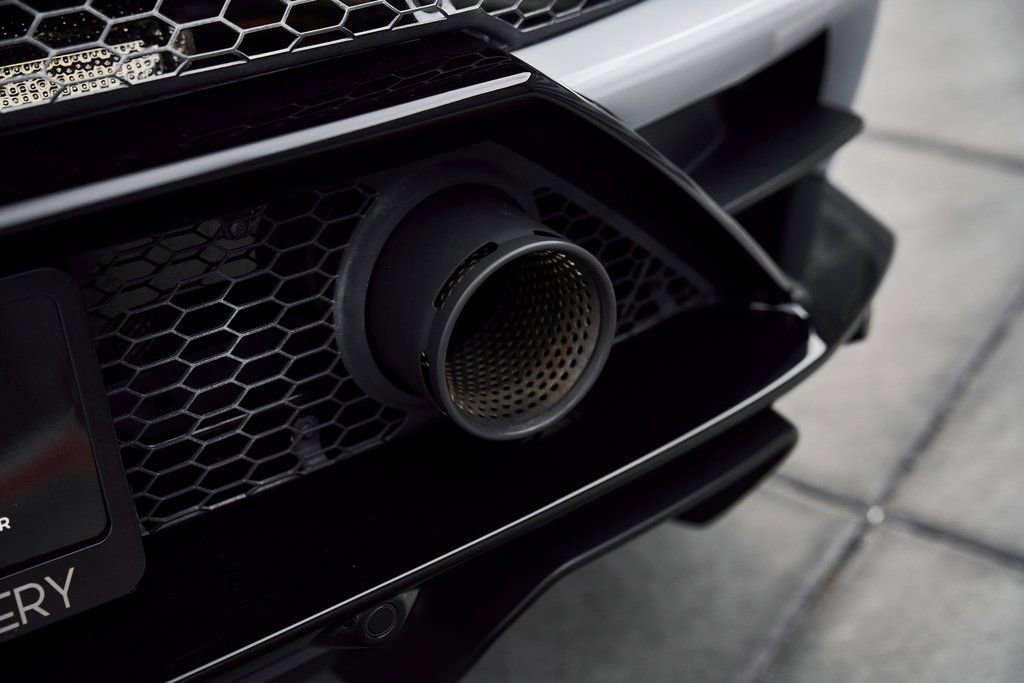Used 2020 Lamborghini Huracan EVO image 12