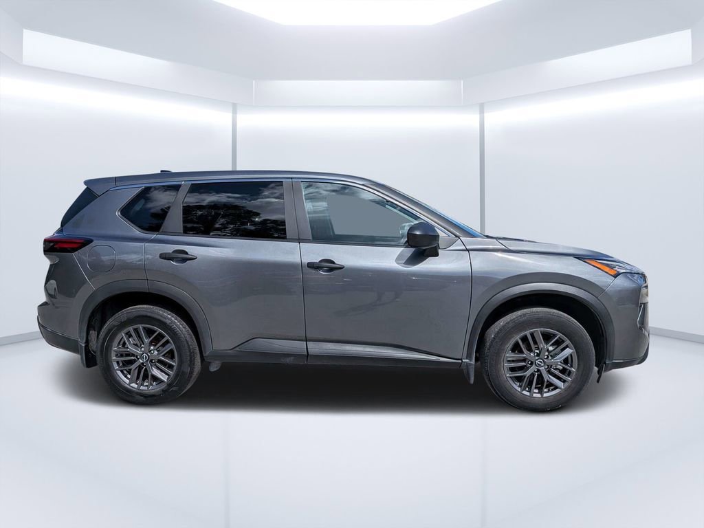 Used 2024 Nissan Rogue S FWD image 2