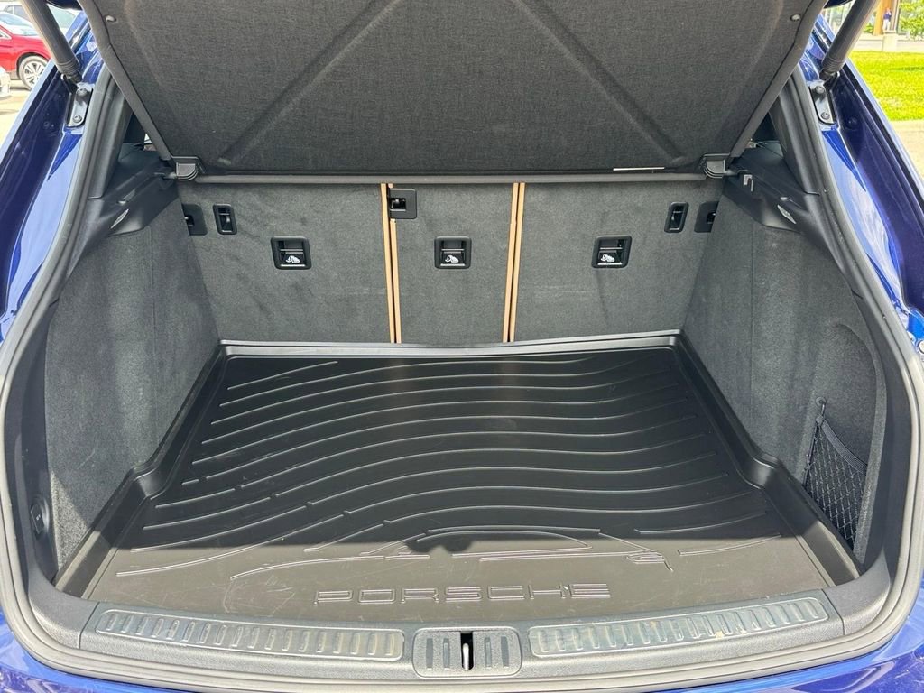 Used 2024 Porsche Macan AWD/4WD image 5