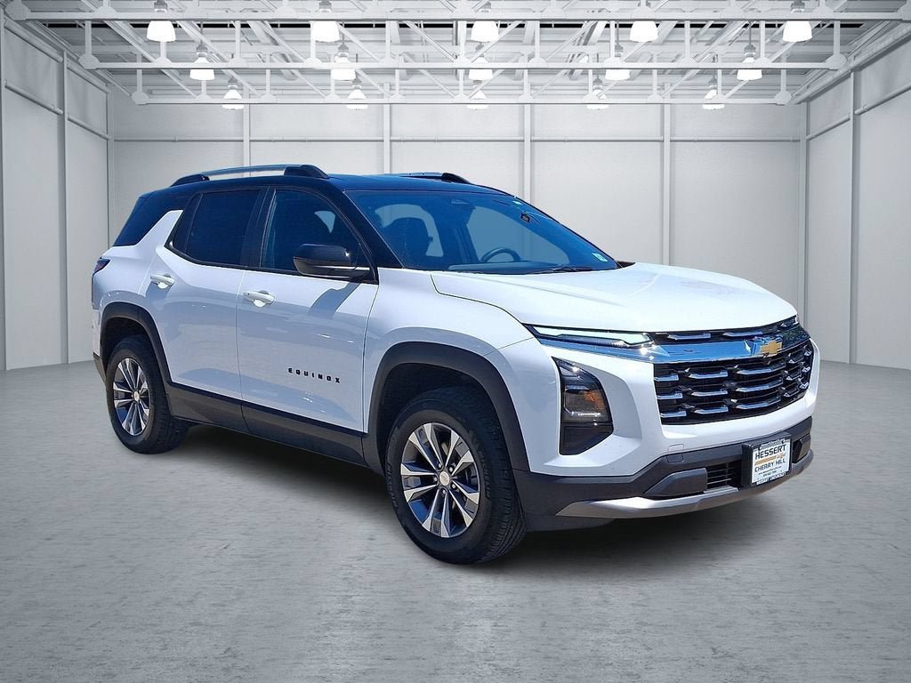 Used 2025 Chevrolet Equinox LT w/ Convenience Package II AWD/4WD image 4