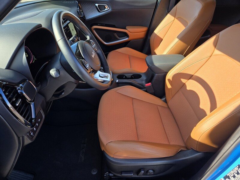 Certified 2025 Kia Soul EX FWD image 11