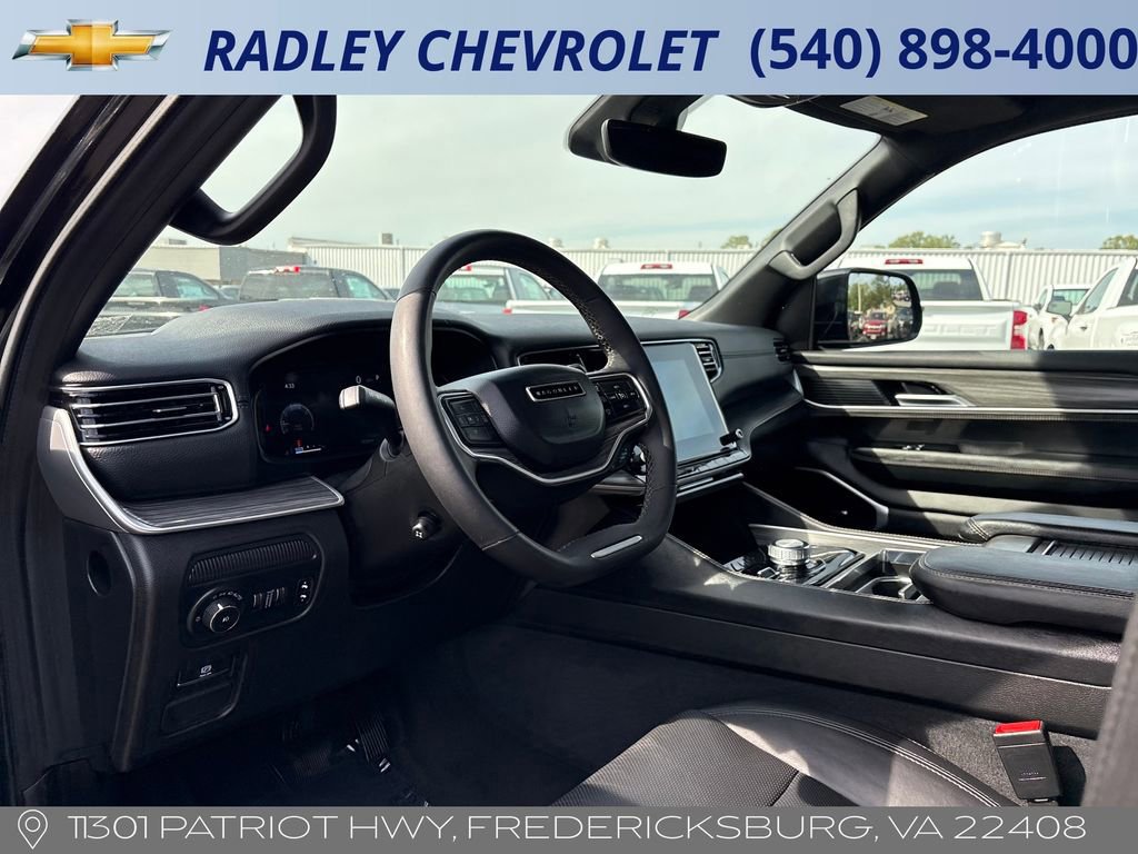 Used 2024 Jeep Wagoneer L Series II w/ Flexible Seating Group AWD/4WD image 10