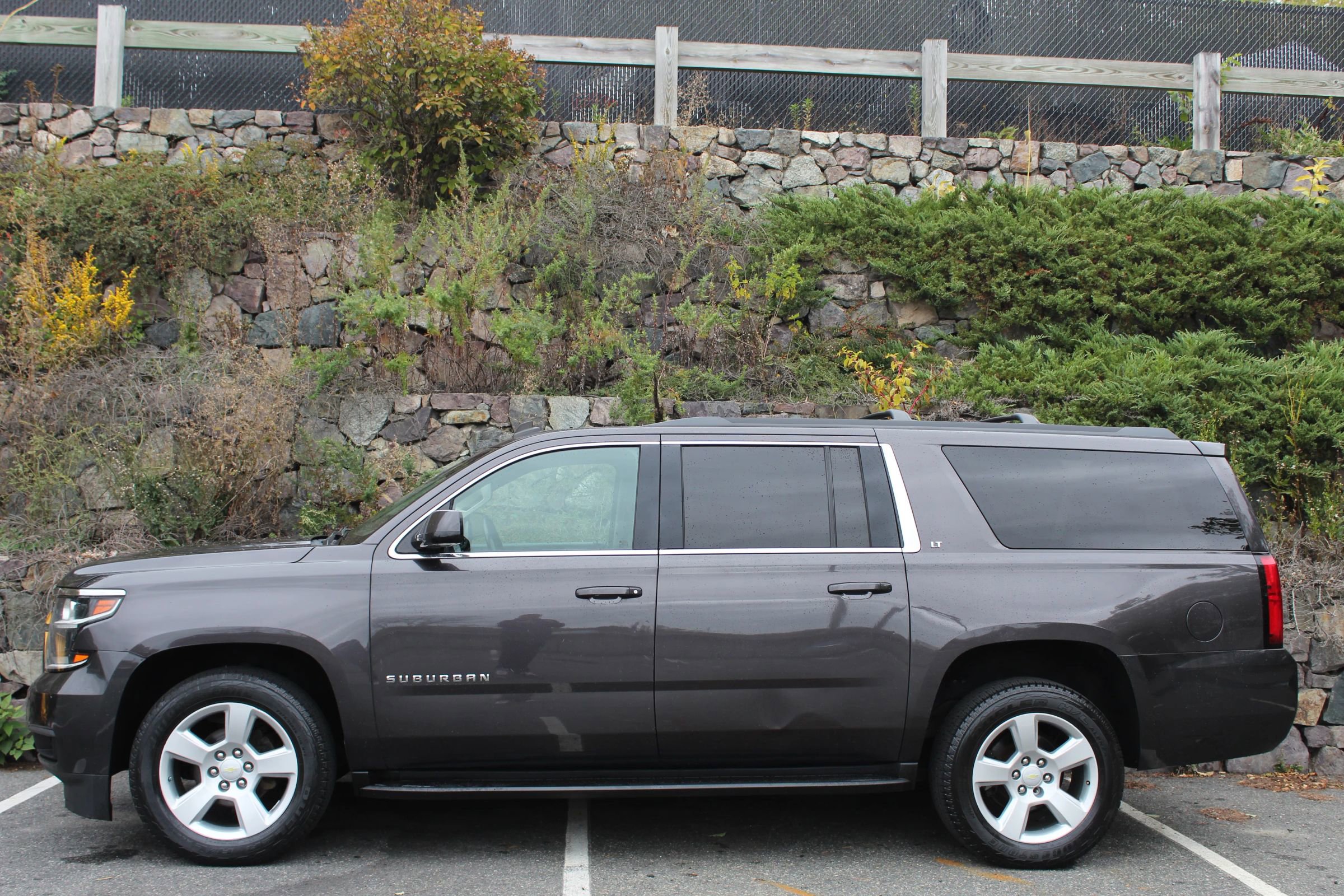 Used 2015 Chevrolet Suburban LT image 6
