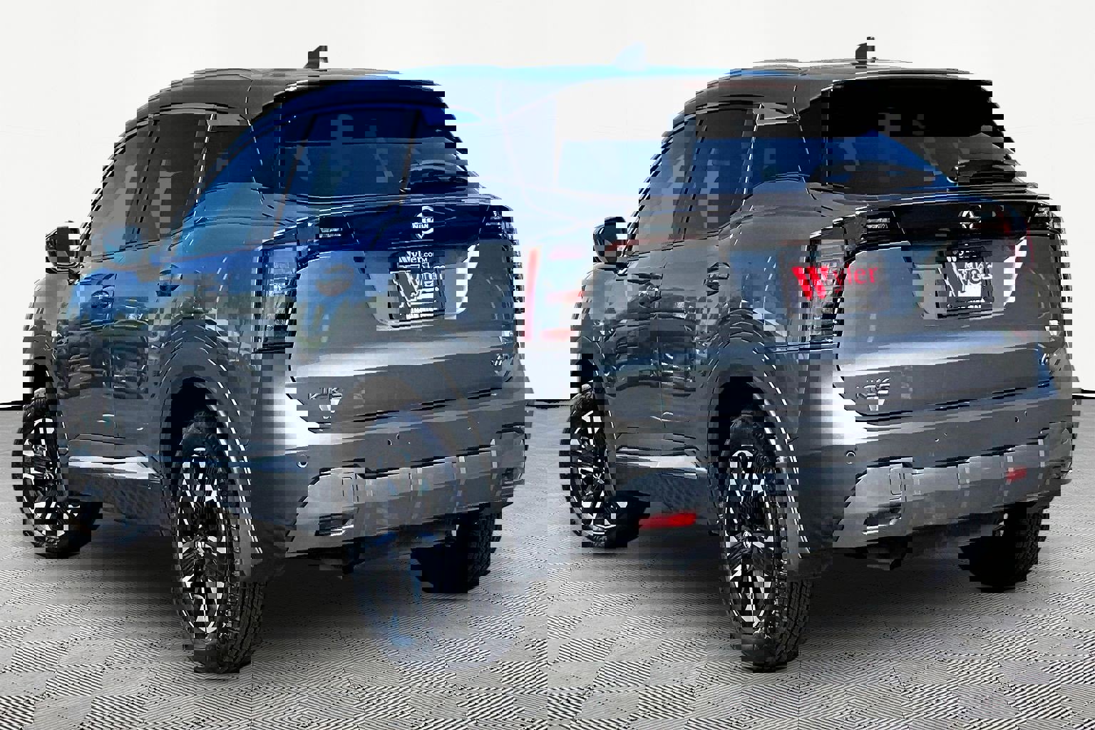 Used 2025 Nissan Kicks SV w/ SV Premium Package image 4