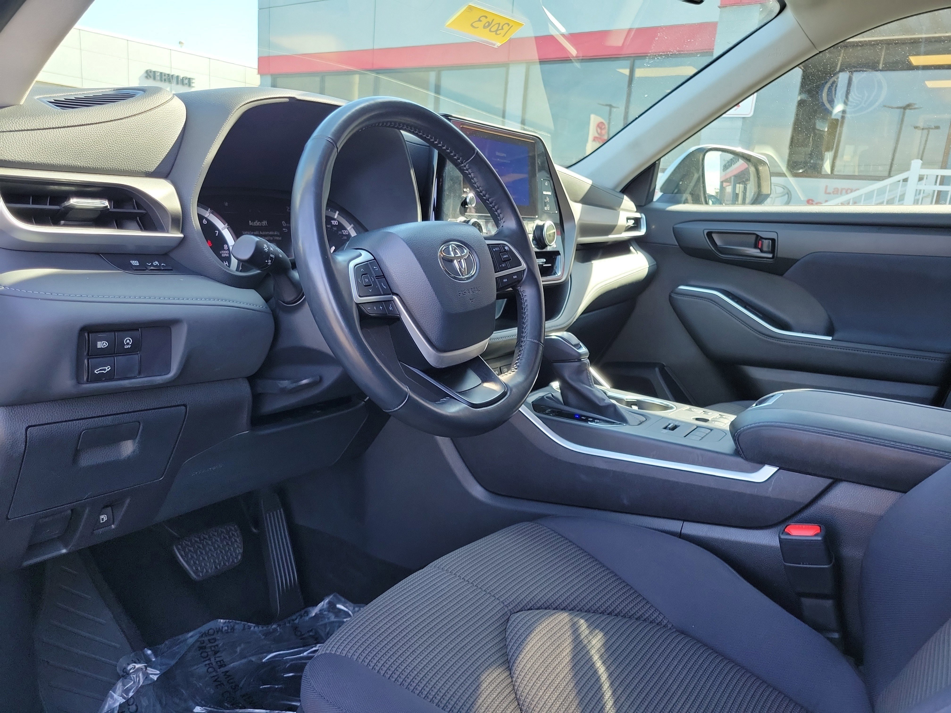 Used 2024 Toyota Highlander LE image 19