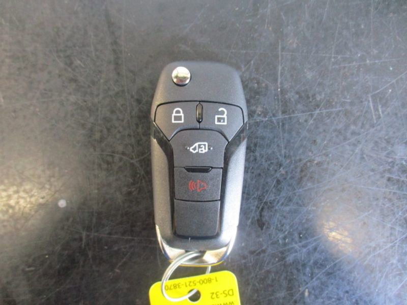 Used 2023 Ford E-Transit Medium Roof image 18