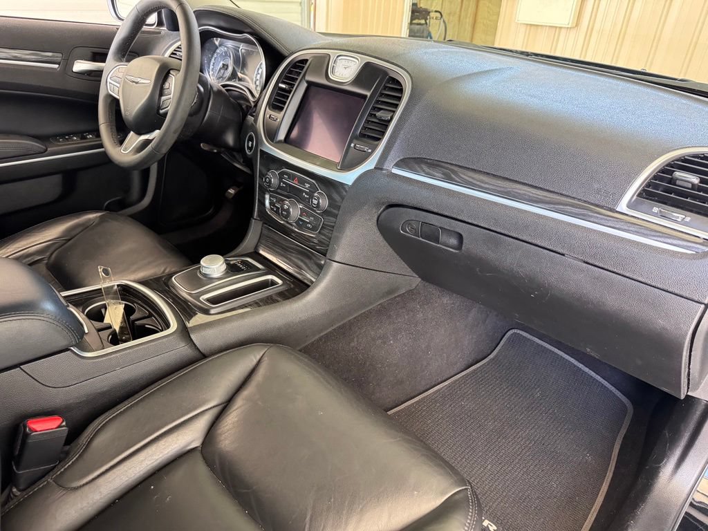 Used 2022 Chrysler 300 Touring L RWD image 16