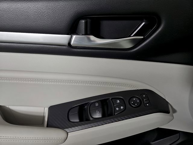 Used 2019 Nissan Altima 2.5 SV image 12