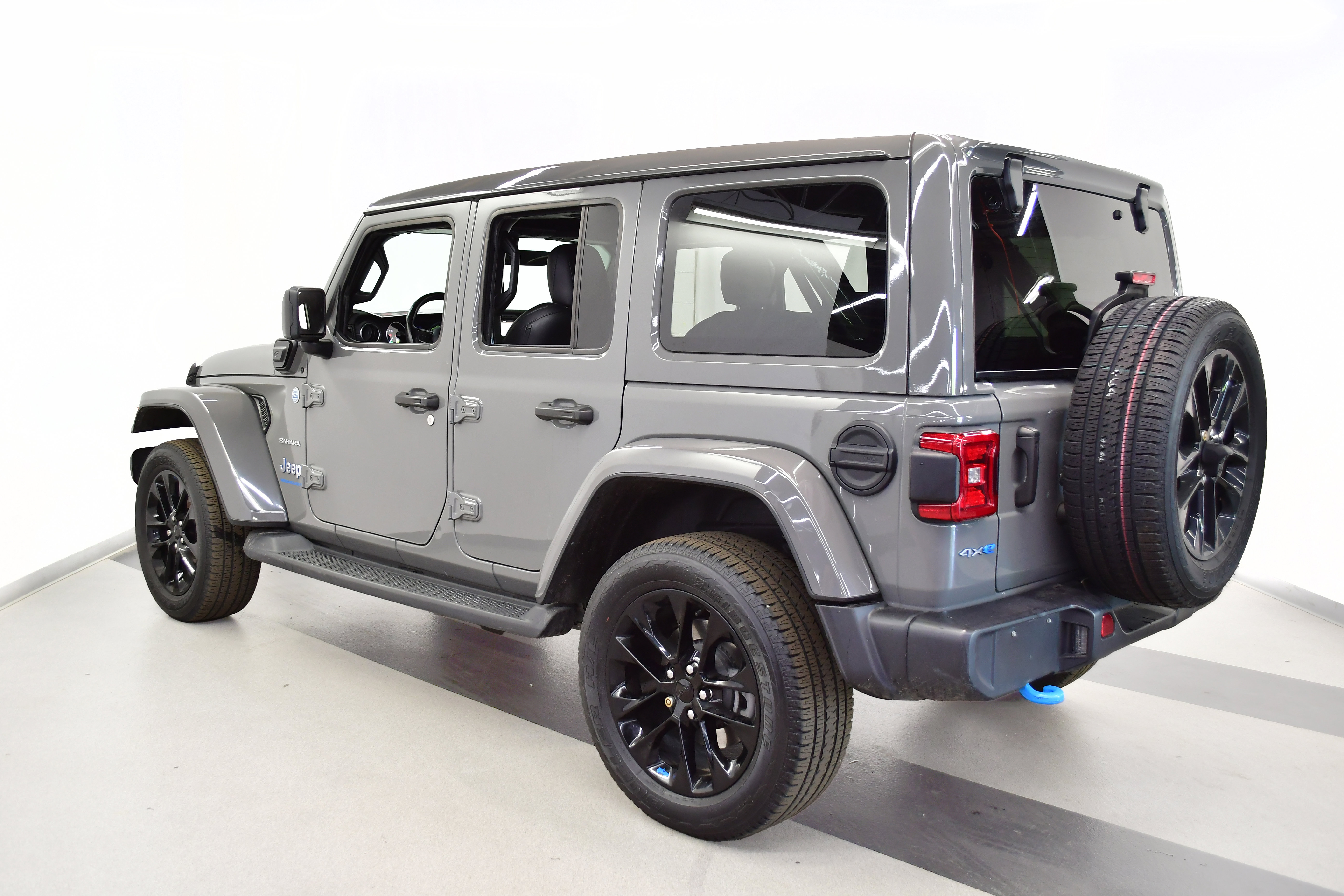 Used 2023 Jeep Wrangler Unlimited Sahara w/ Cold Weather Group AWD/4WD image 5