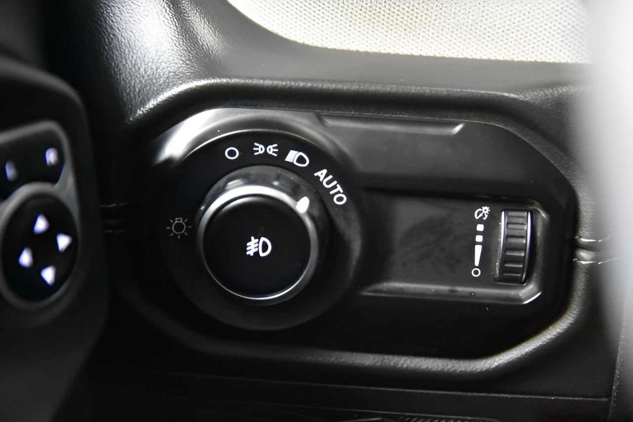 Used 2025 Jeep Wrangler Unlimited Sahara AWD/4WD image 22