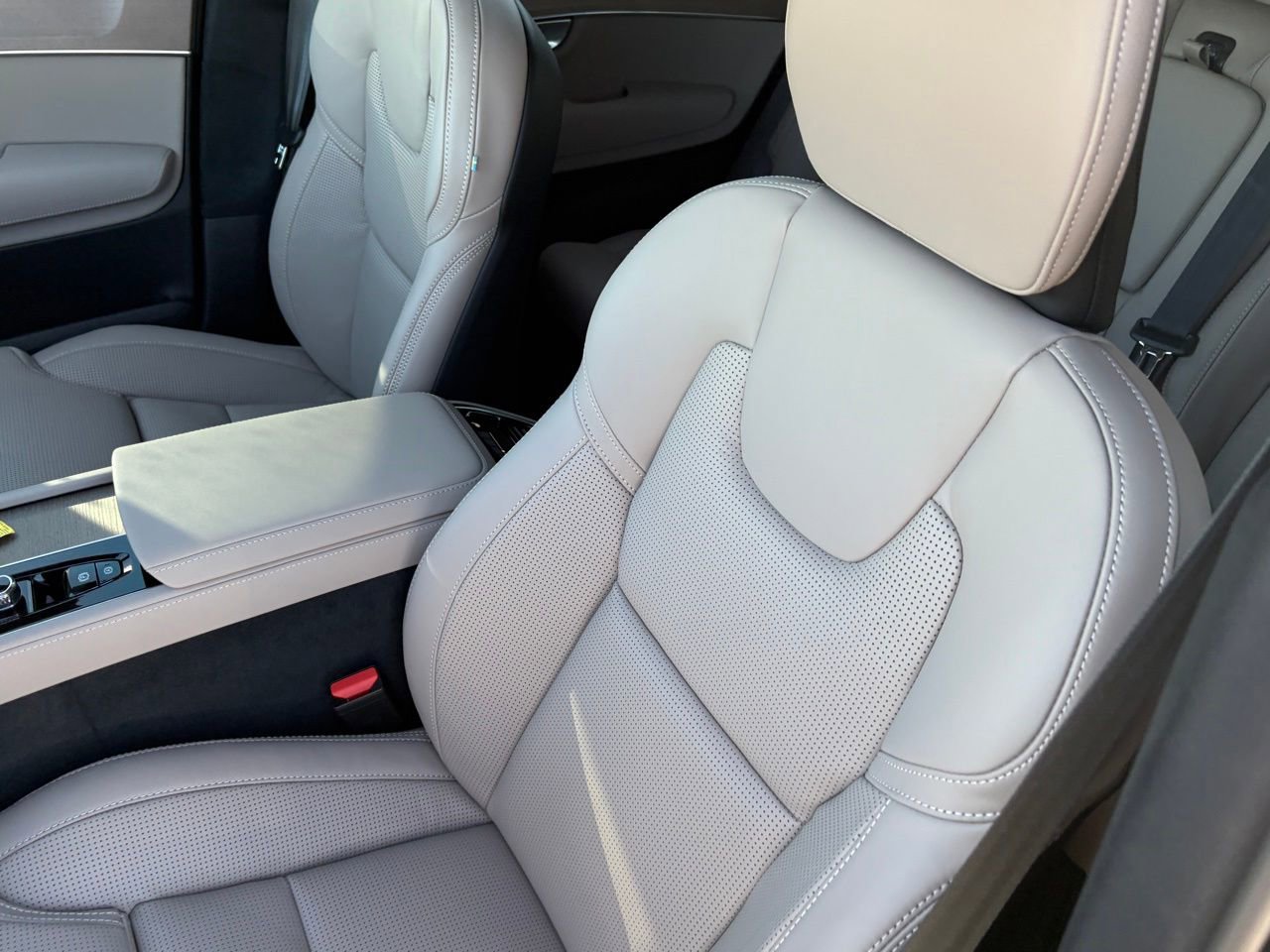 New 2026 Volvo XC90 B6 Ultra w/ Lounge Package image 20