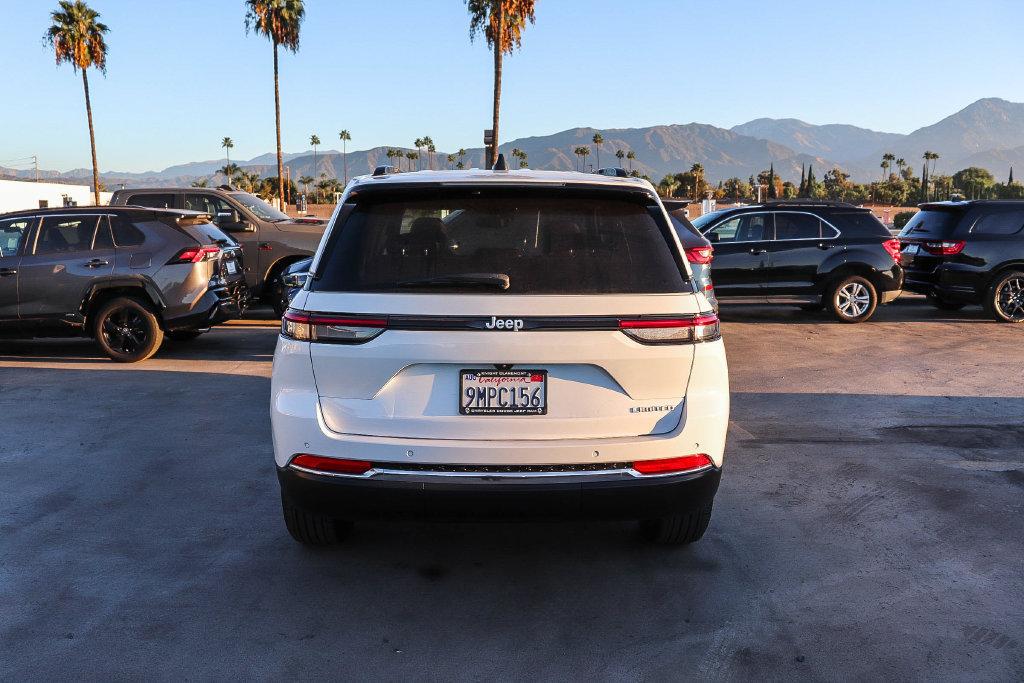 Used 2024 Jeep Grand Cherokee Limited RWD image 8
