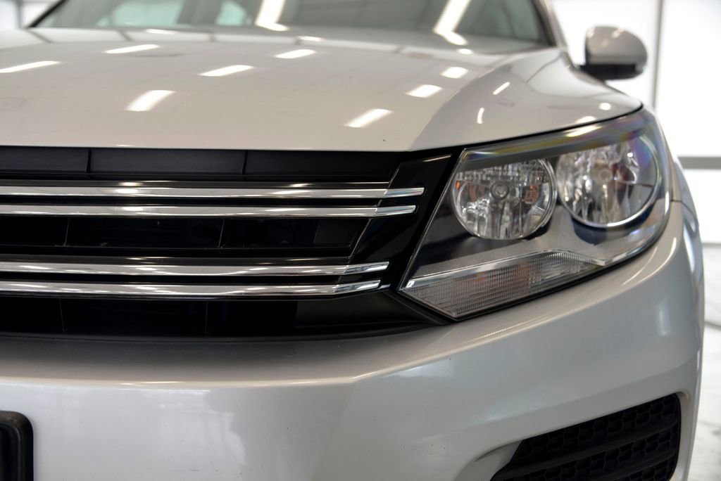 Used 2017 Volkswagen Tiguan S image 11