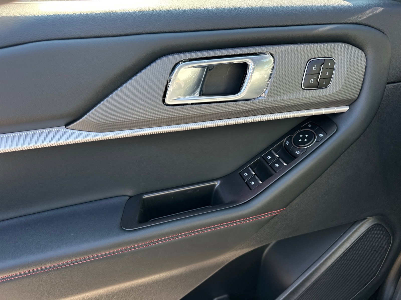 New 2025 Ford Explorer ST-Line w/ Premium Package image 36