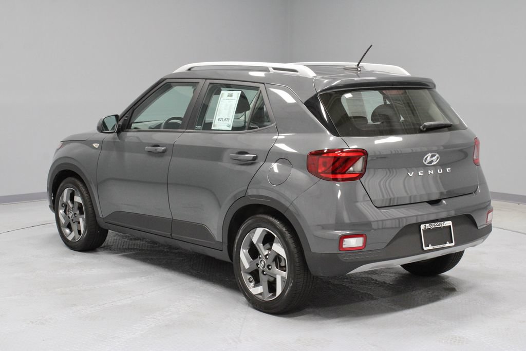 Certified 2024 Hyundai Venue SEL FWD image 10
