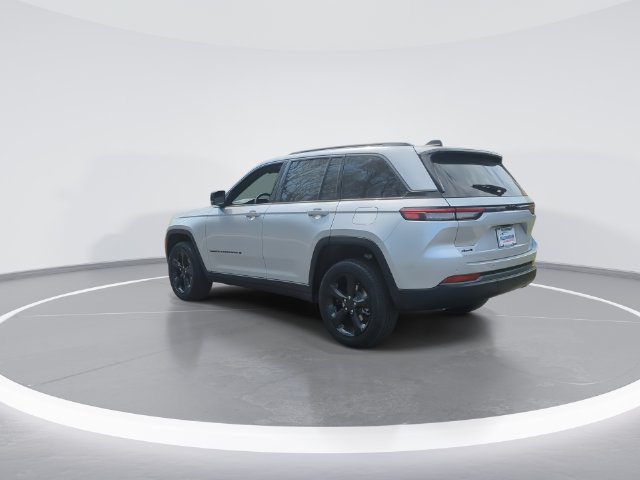 New 2026 Jeep Grand Cherokee Limited w/ Limited Altitude Package AWD/4WD image 6