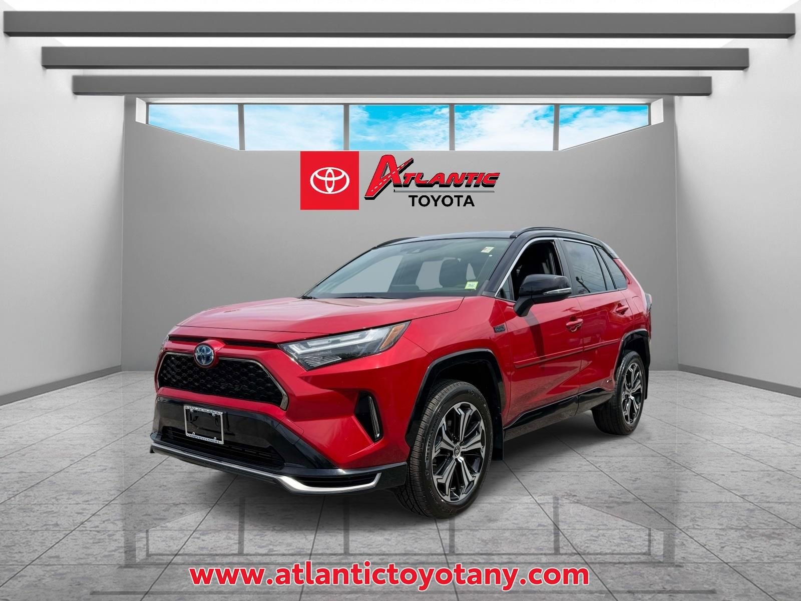 Used 2022 Toyota RAV4 XSE w/ Weather Package AWD/4WD image 4