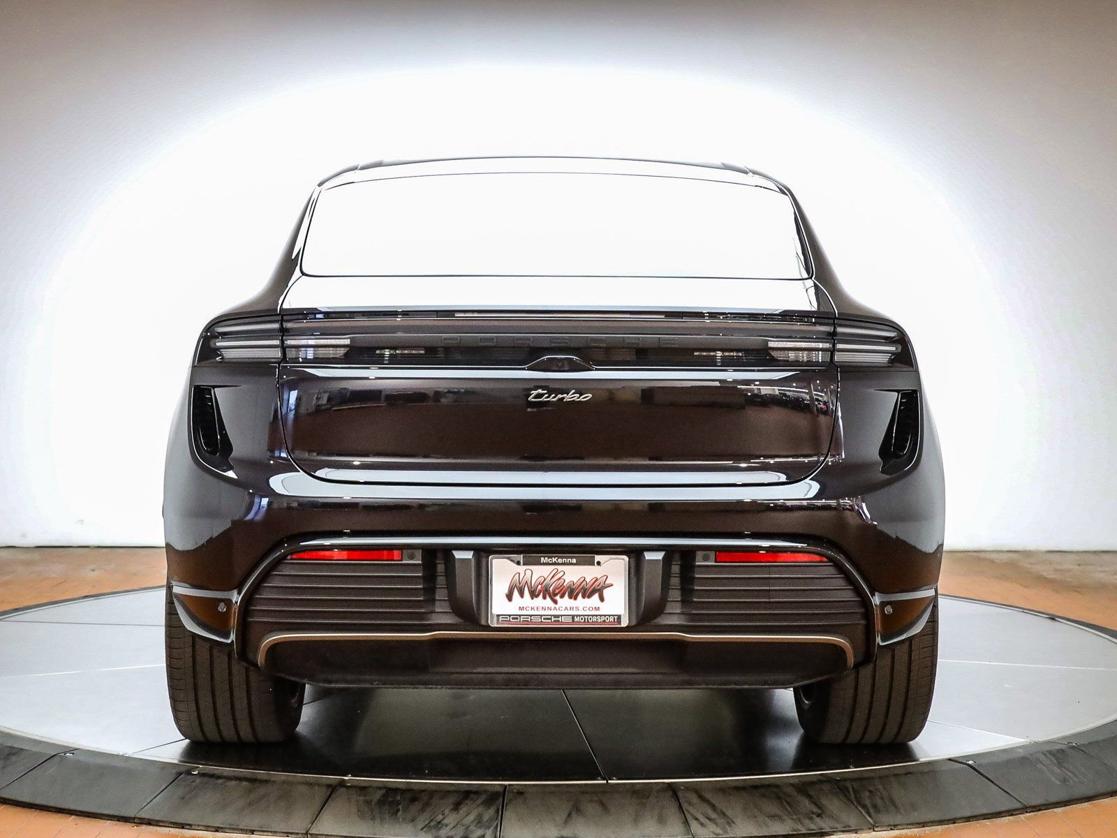 Certified 2025 Porsche Macan Turbo Electric image 7