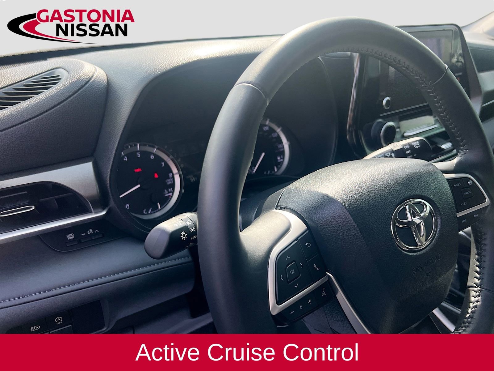 Used 2024 Toyota Highlander LE image 11