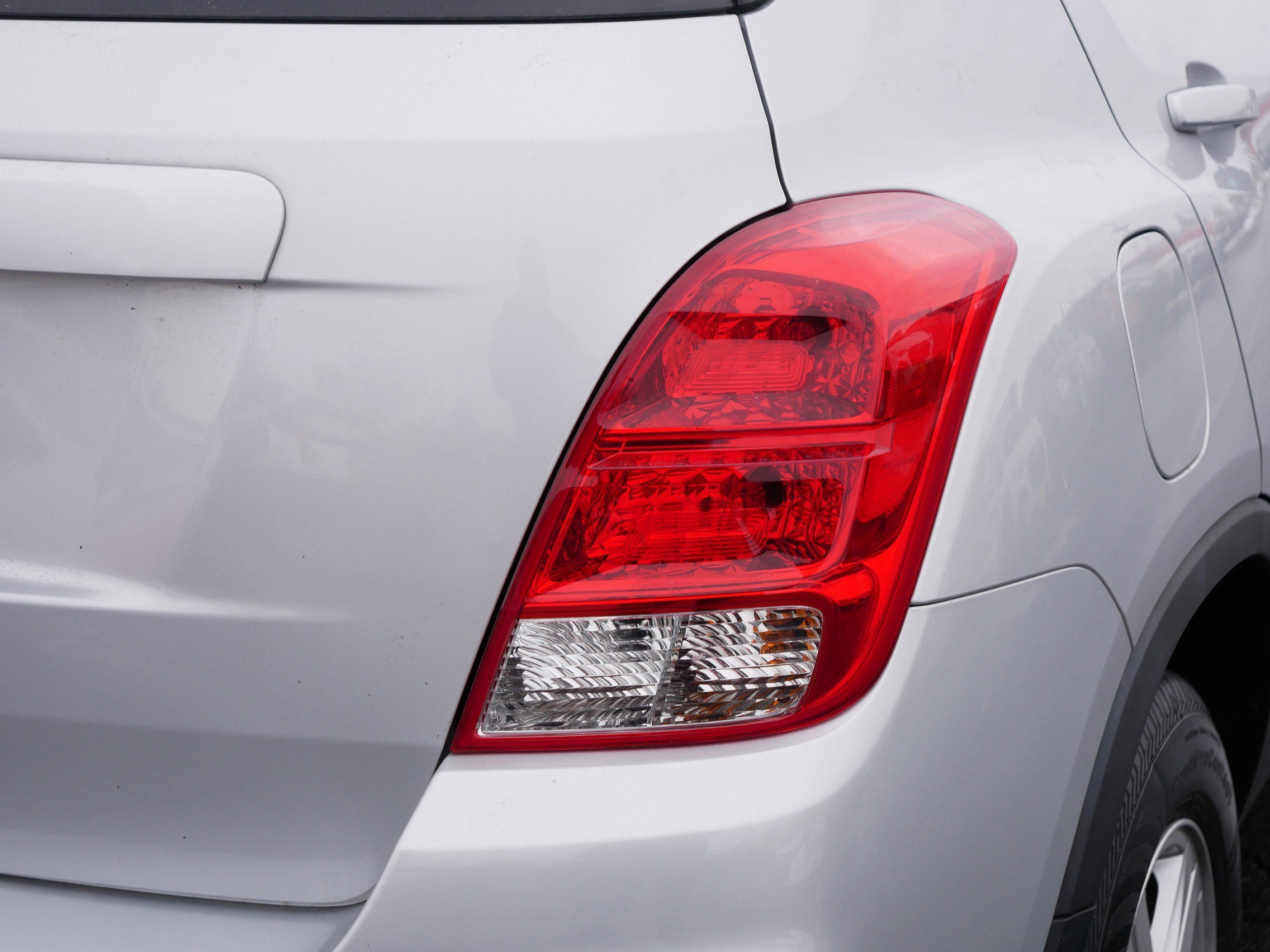 Used 2022 Chevrolet Trax LS w/ Tint and Cruise Package image 17