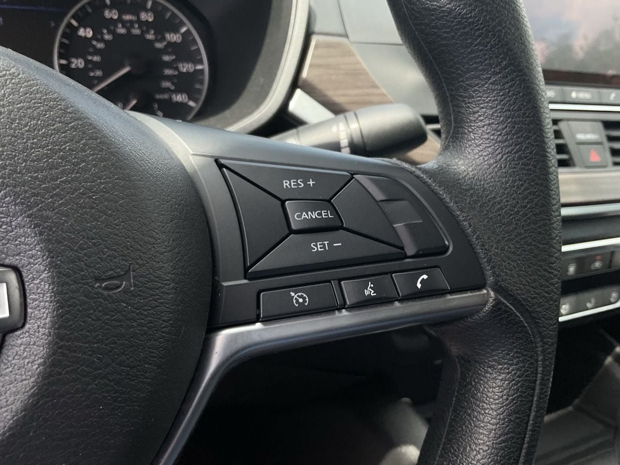 Used 2025 Nissan Altima 2.5 SV FWD image 31