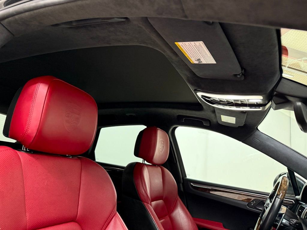 Used 2017 Porsche Macan Turbo image 36