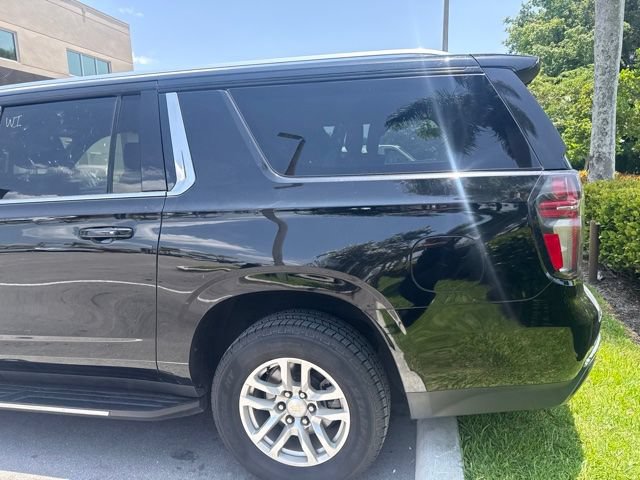 Used 2024 Chevrolet Suburban LT RWD image 9
