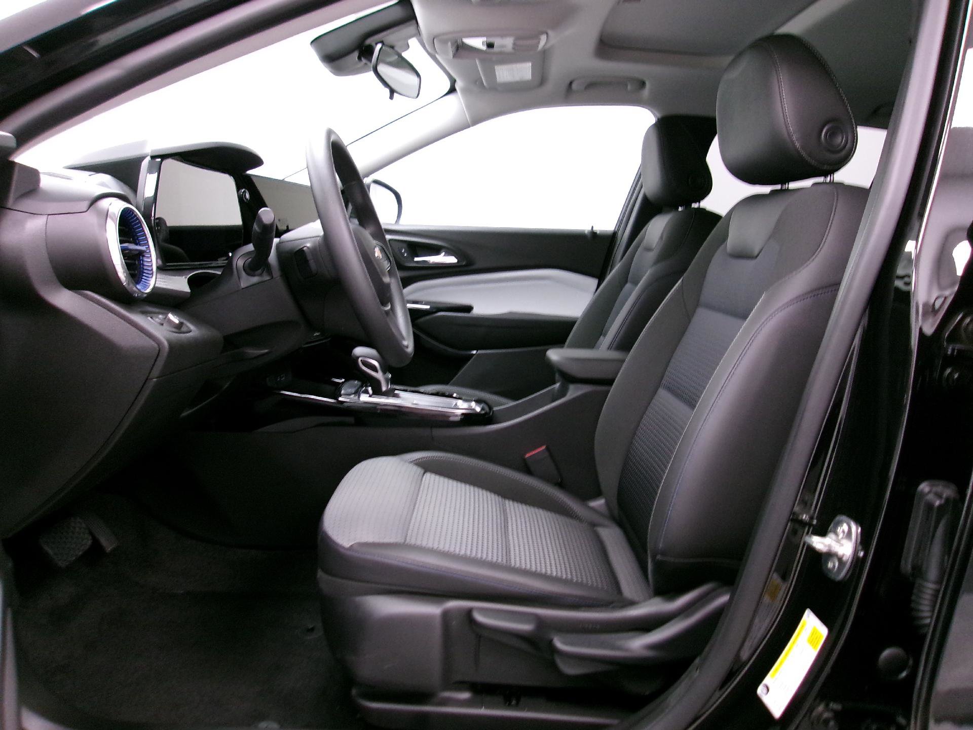 Certified 2024 Chevrolet Trax LT w/ Sunroof Package image 9