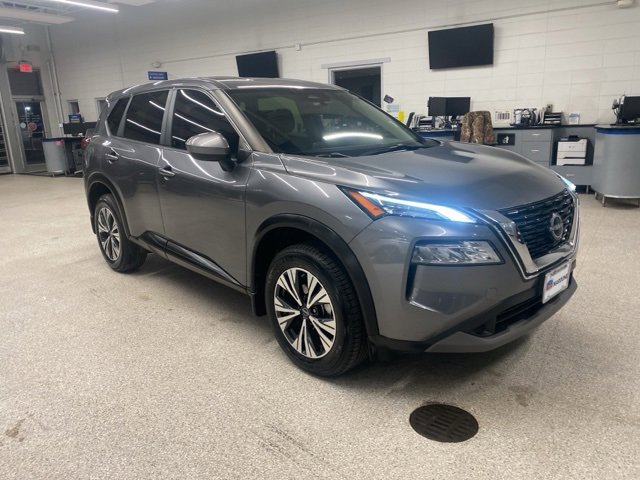 Used 2023 Nissan Rogue SV image 3