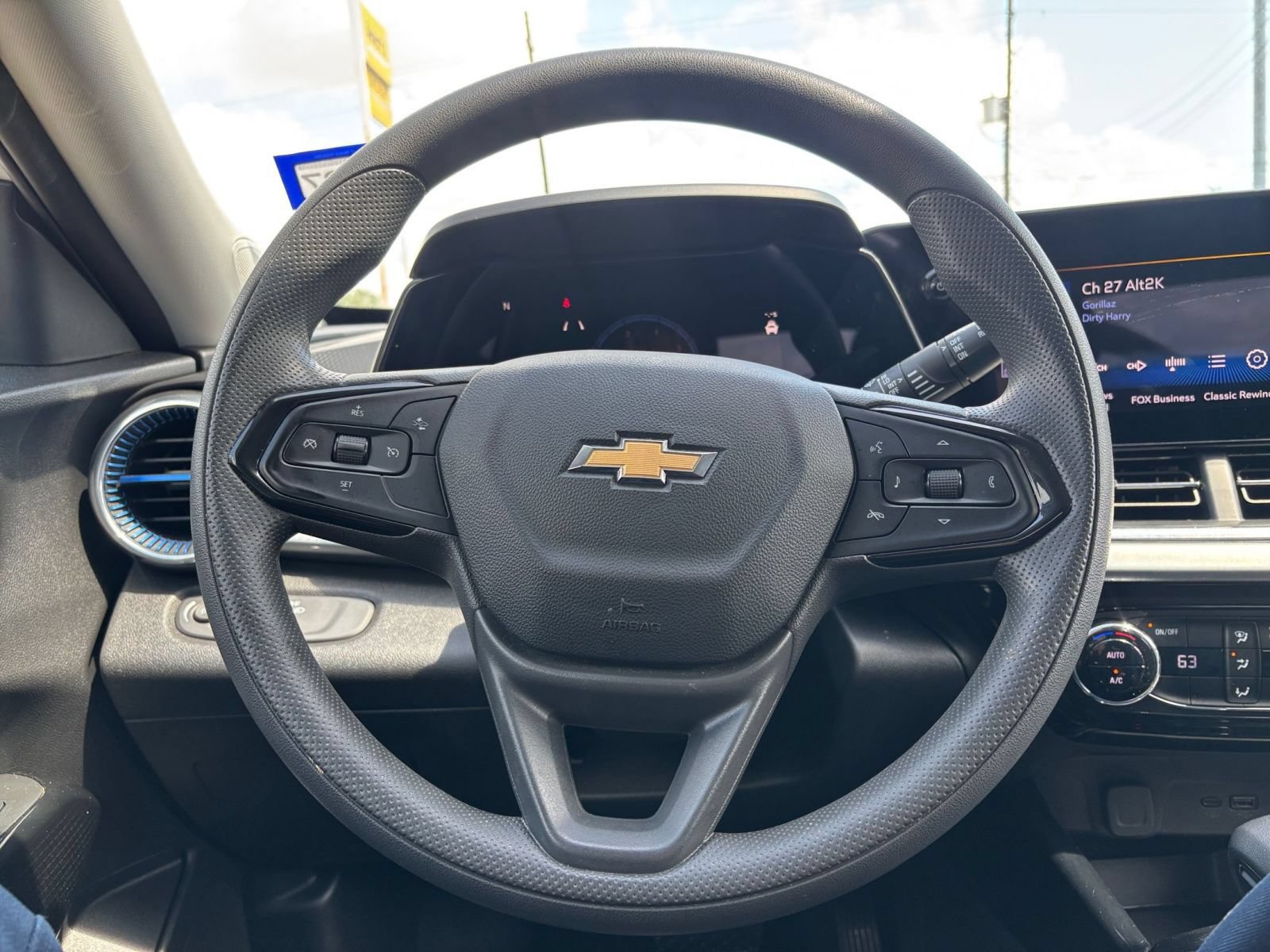 Used 2025 Chevrolet Trax LT FWD image 22