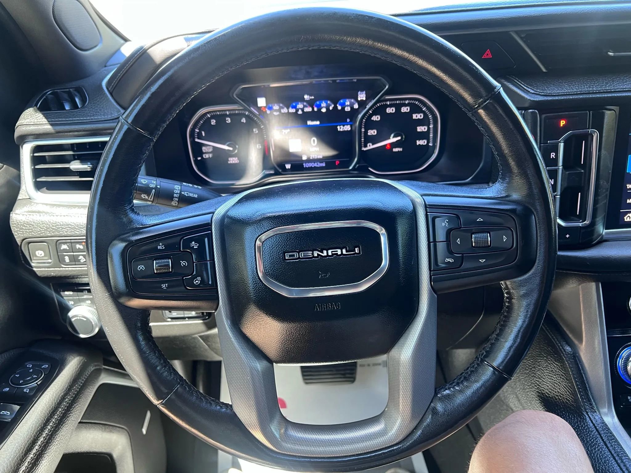 Used 2021 GMC Yukon XL Denali w/ Denali Premium Package image 20