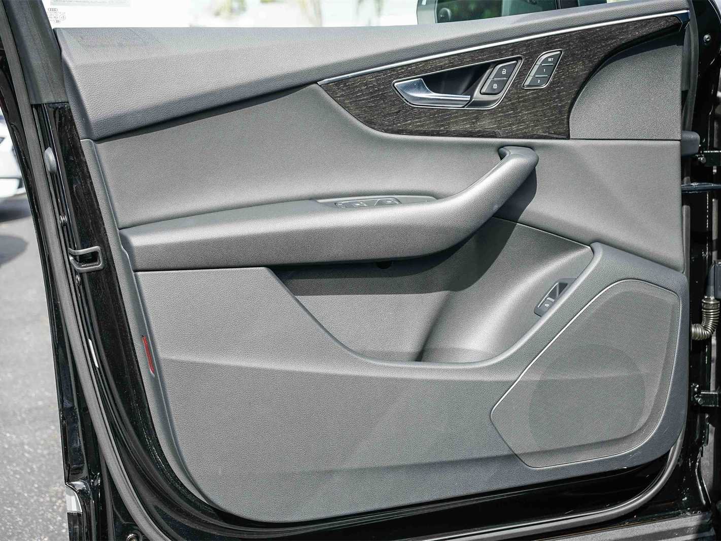 Used 2023 Audi Q7 2.0T Premium w/ Convenience Package image 18