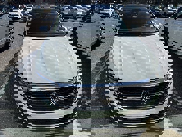 Certified 2023 Volkswagen Jetta SE w/ Panoramic Sunroof Package image 2