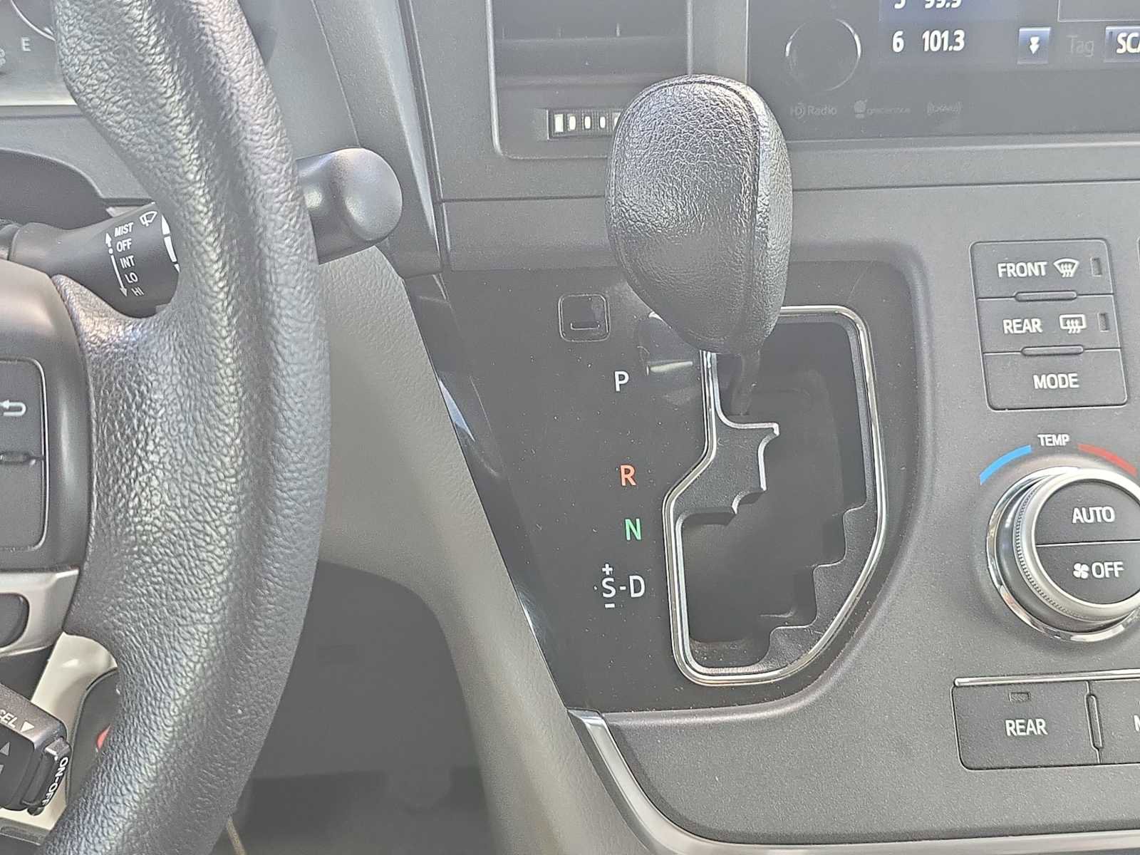 Used 2017 Toyota Sienna LE image 21