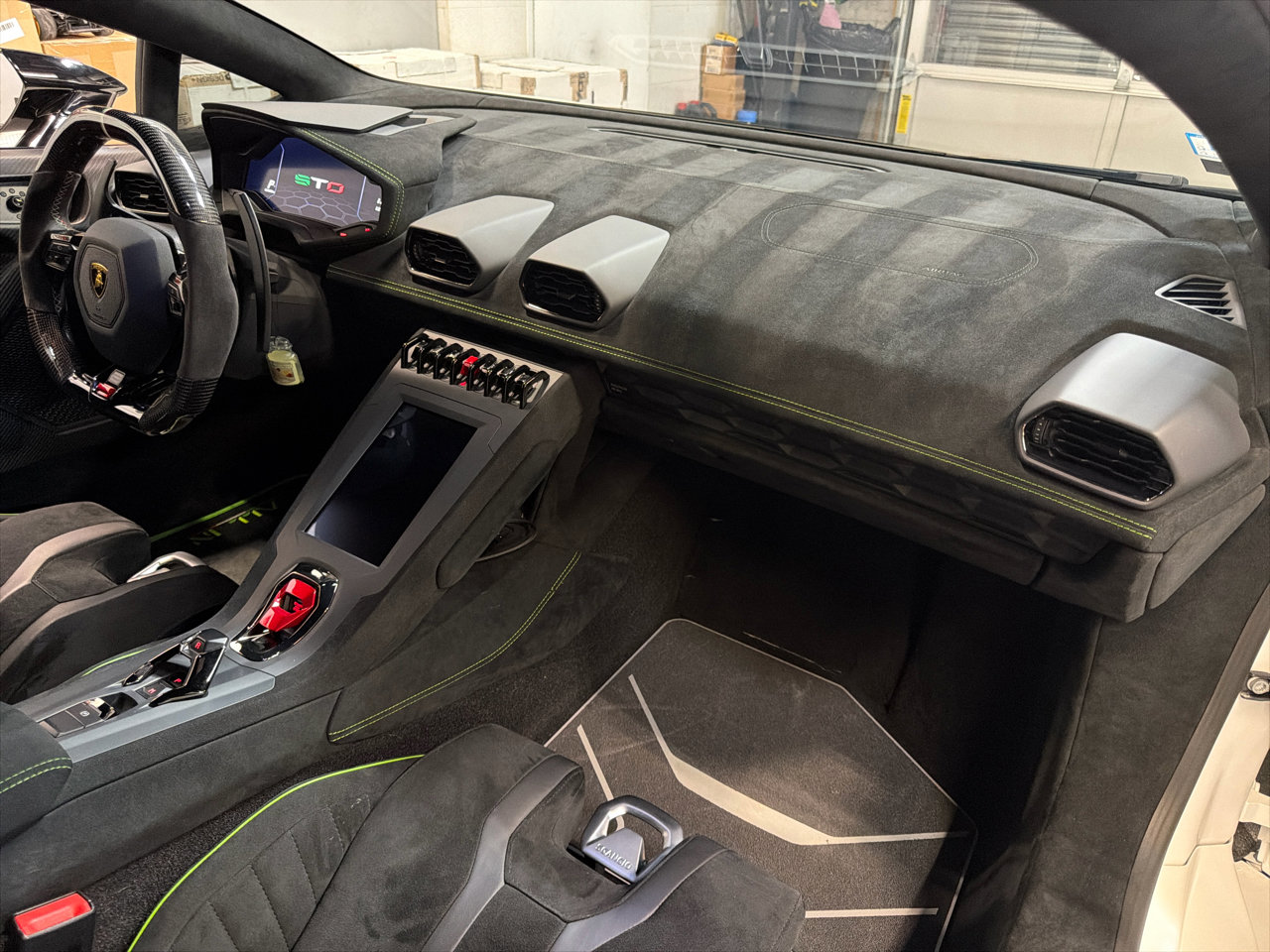 Used 2022 Lamborghini Huracan STO image 30