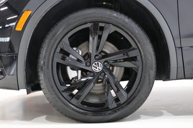 Used 2023 Volkswagen Tiguan SE R-Line FWD image 11