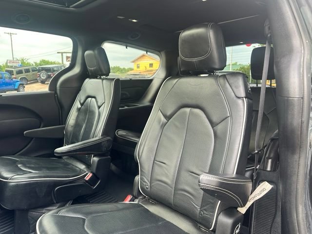 Used 2019 Chrysler Pacifica Limited w/ S Appearance Package FWD image 22