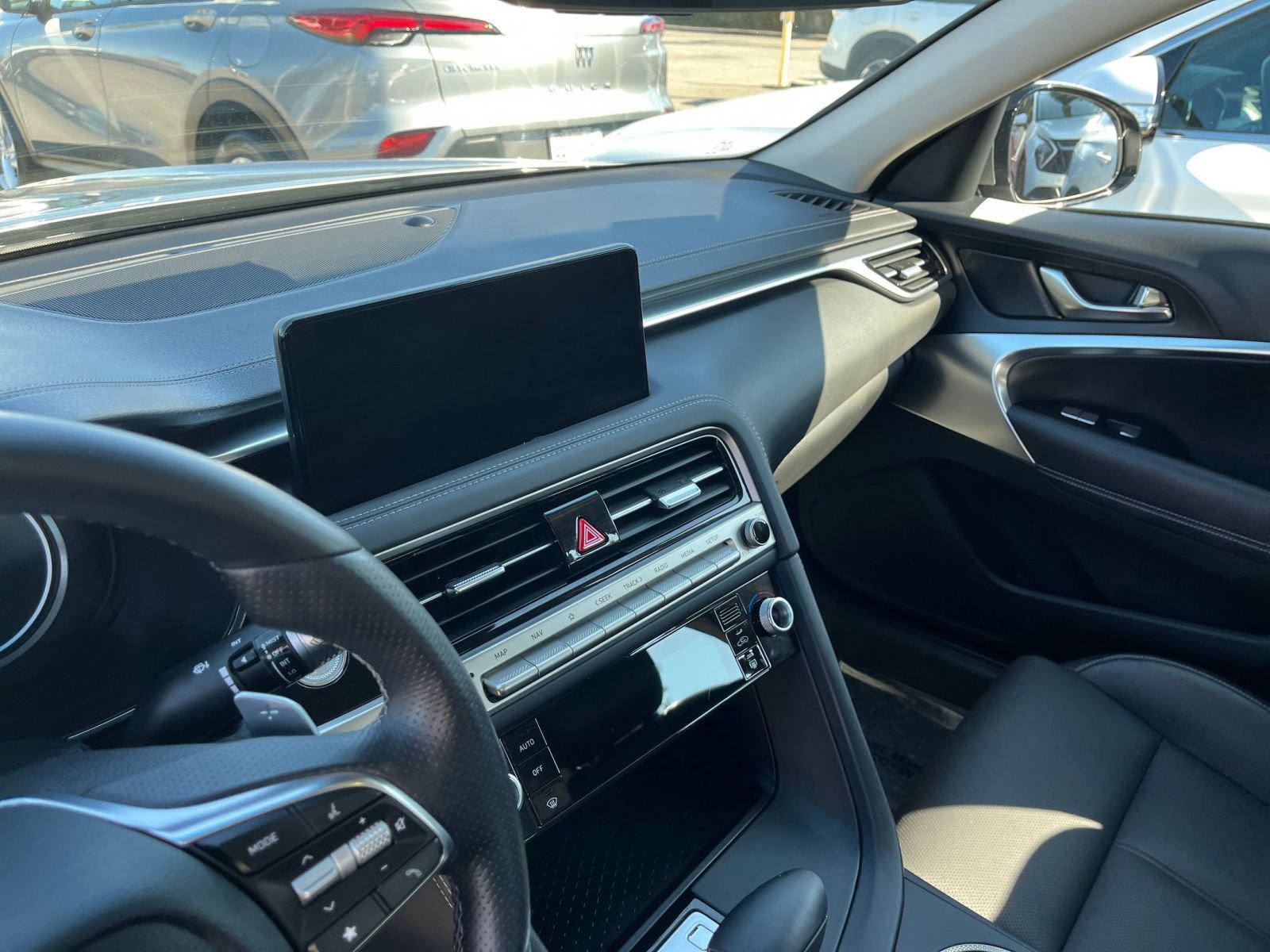 Used 2025 Genesis G70 2.5T image 18