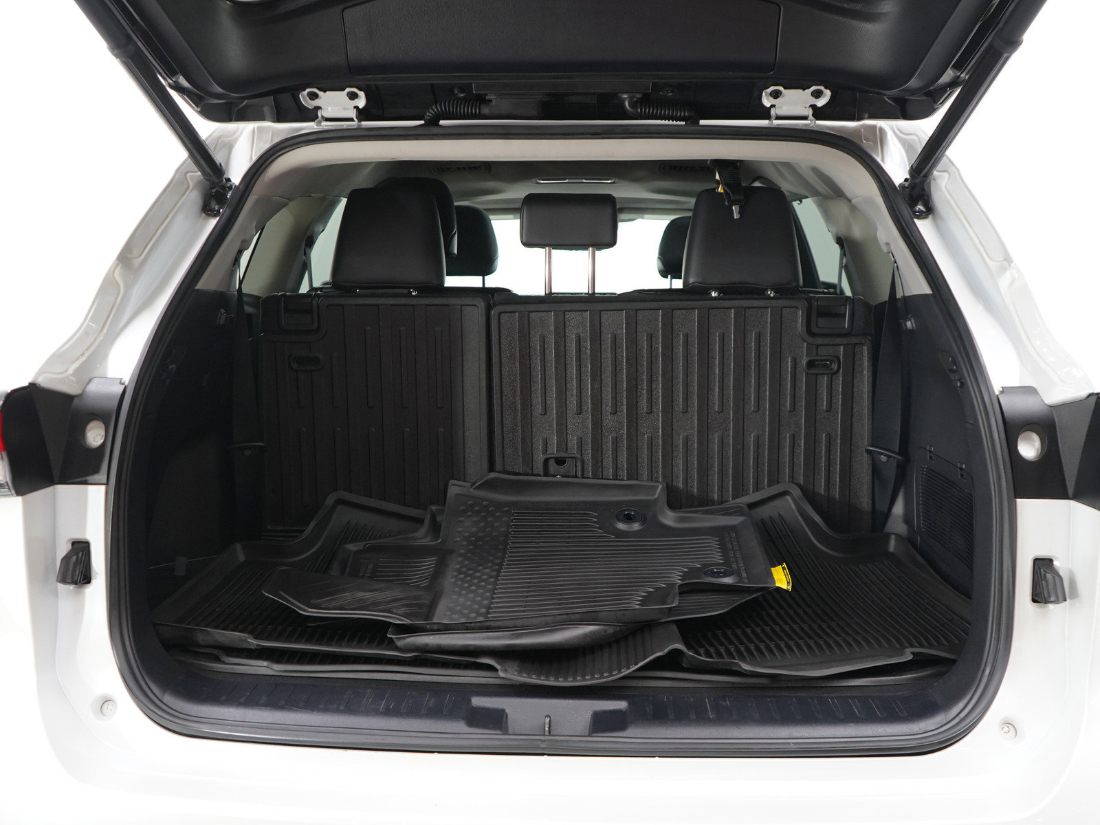 Used 2022 Toyota Highlander XLE image 18