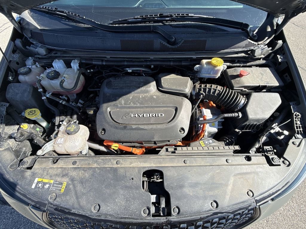 Used 2021 Chrysler Pacifica Touring w/ Uconnect Theater Family Group image 17