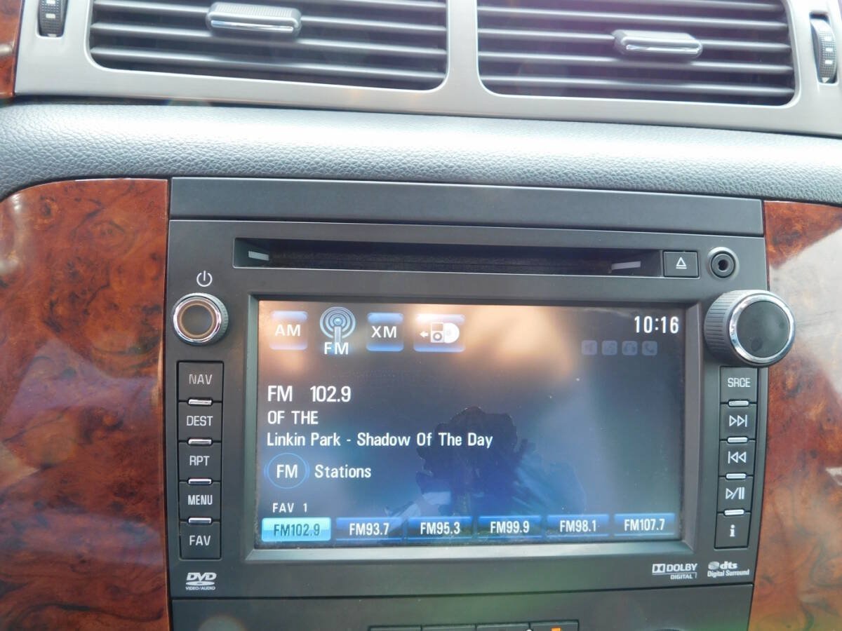Used 2014 Chevrolet Suburban LTZ AWD/4WD image 14