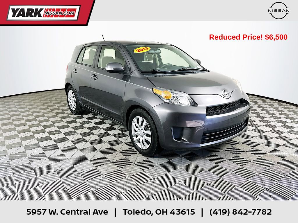 Used 2013 Scion xD image 1