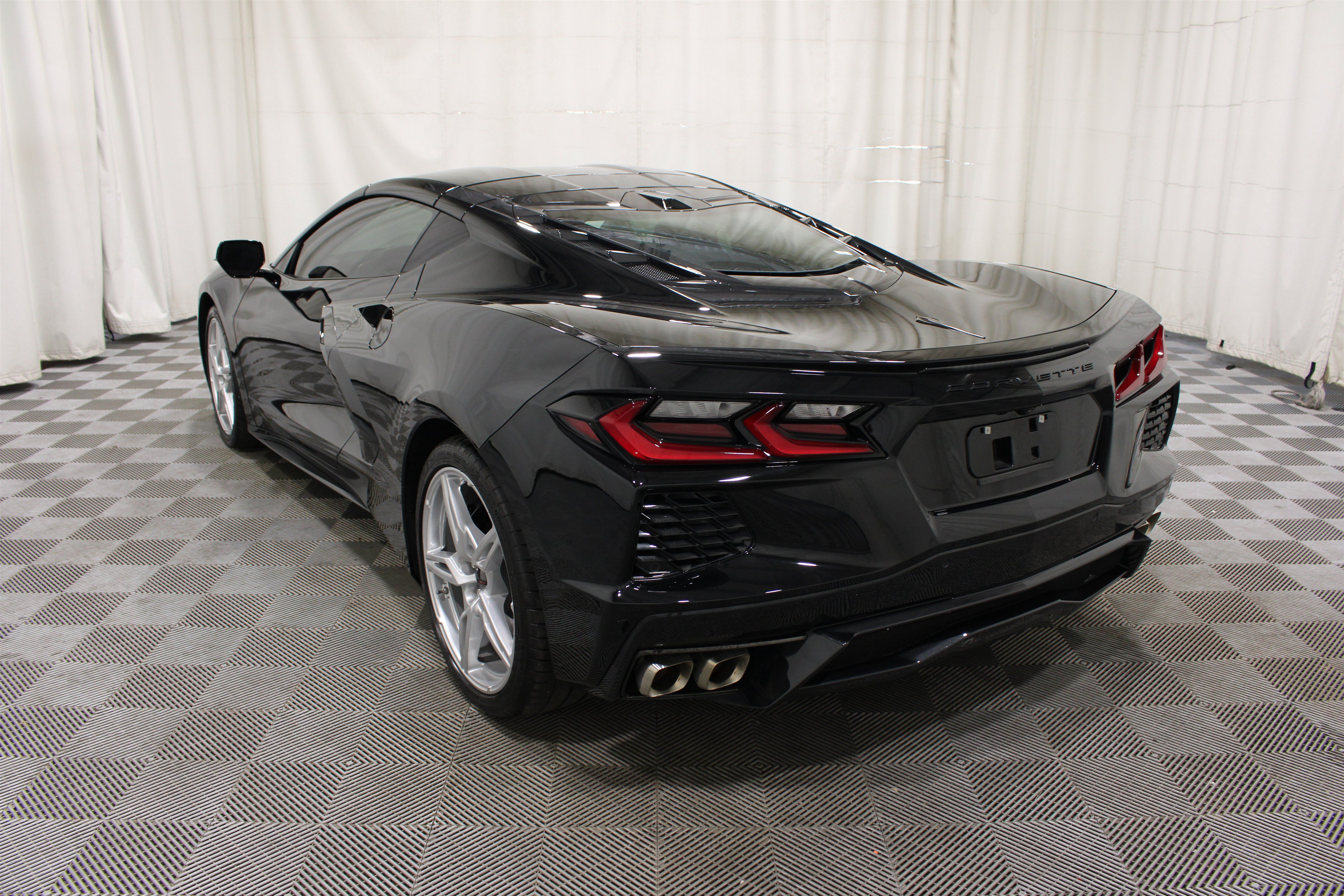 Used 2025 Chevrolet Corvette Stingray Coupe w/ 1LT RWD image 31