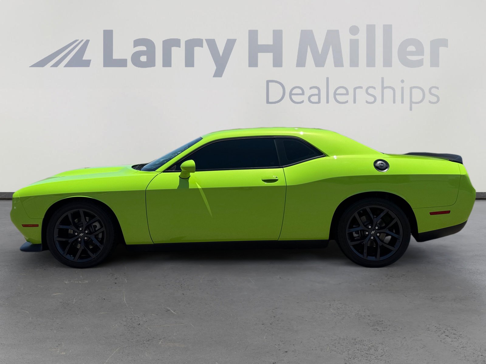 Used 2023 Dodge Challenger R/T w/ Blacktop Package RWD image 2